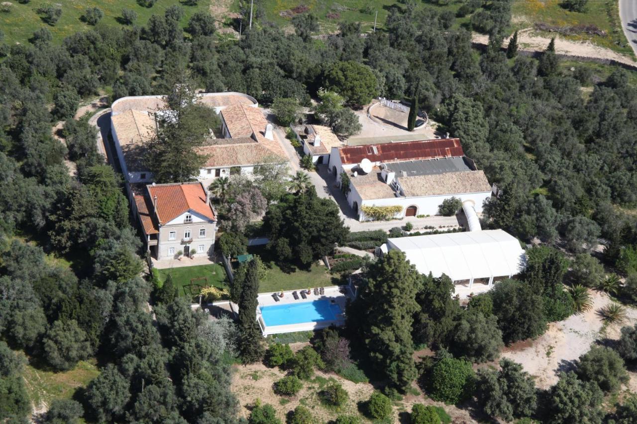 Os Agostos Bed & Breakfast Exterior photo