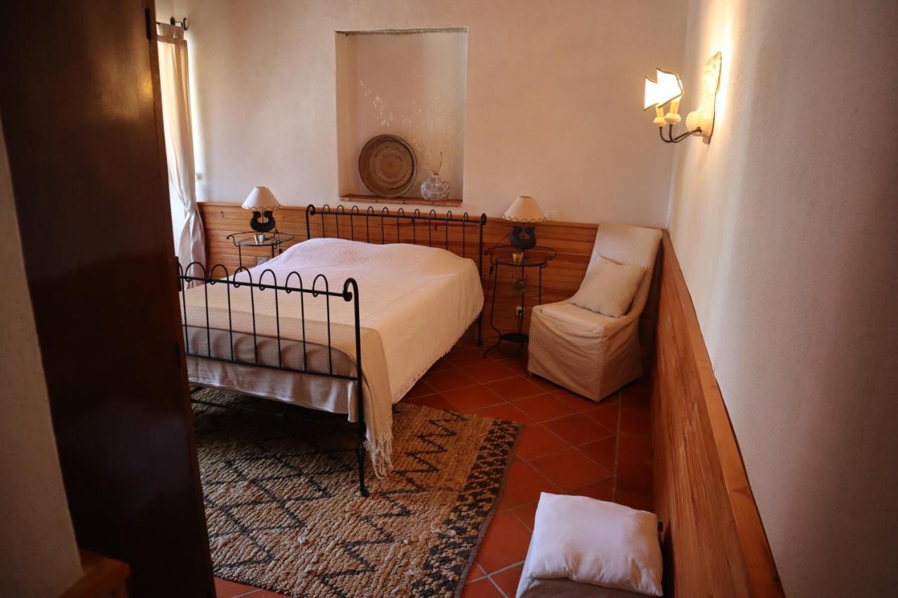 Os Agostos Bed & Breakfast Exterior photo