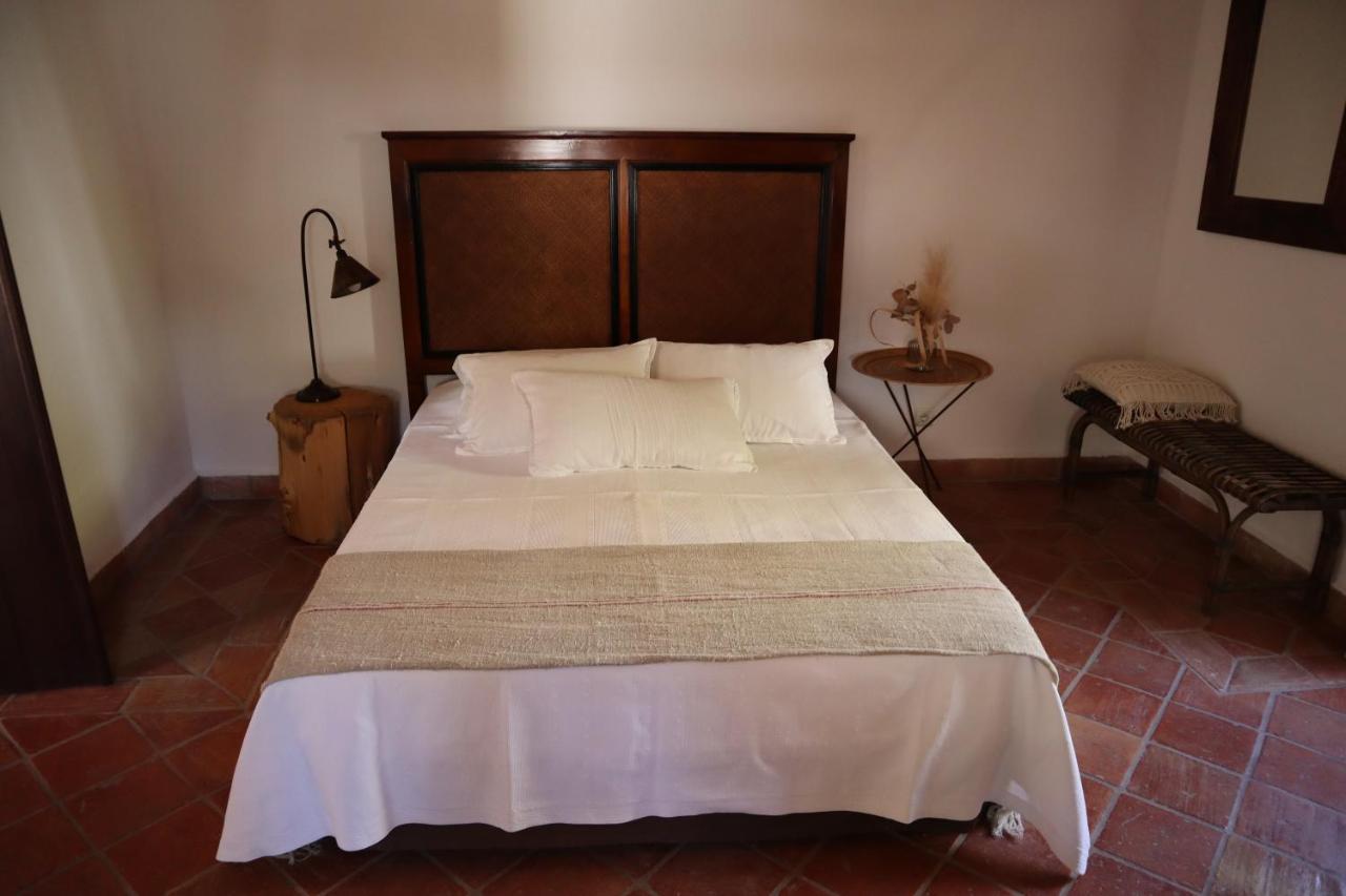 Os Agostos Bed & Breakfast Exterior photo