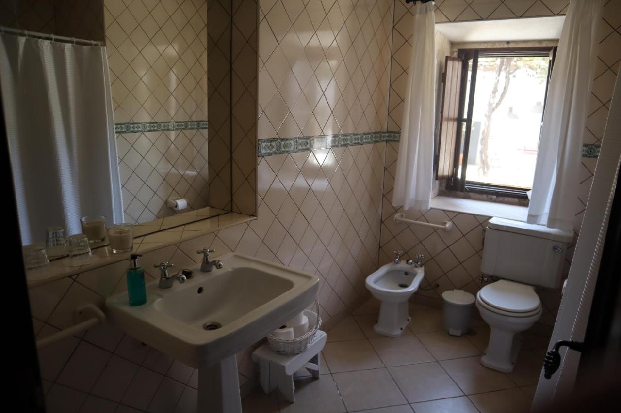 Os Agostos Bed & Breakfast Exterior photo