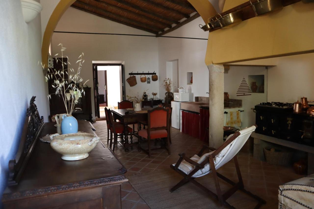 Os Agostos Bed & Breakfast Exterior photo