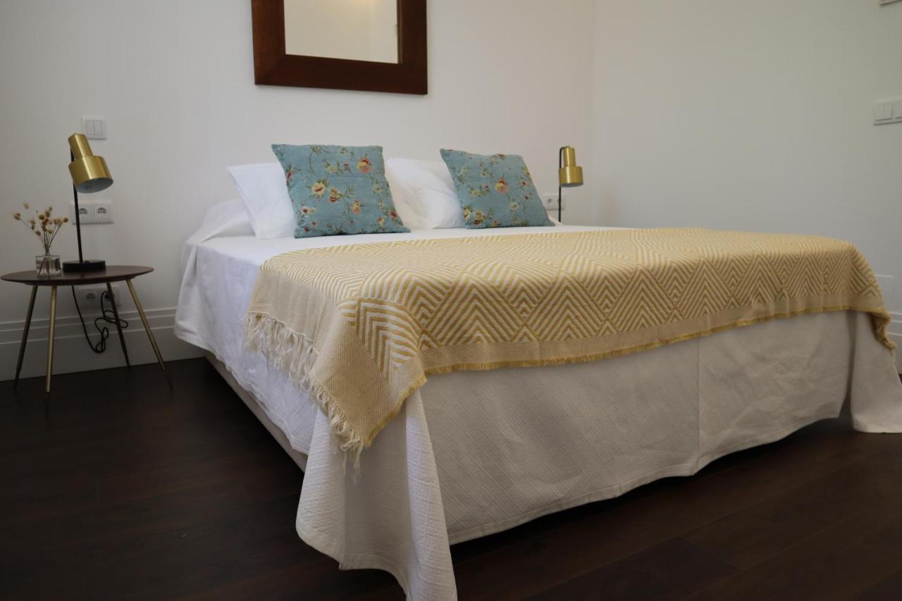 Os Agostos Bed & Breakfast Exterior photo